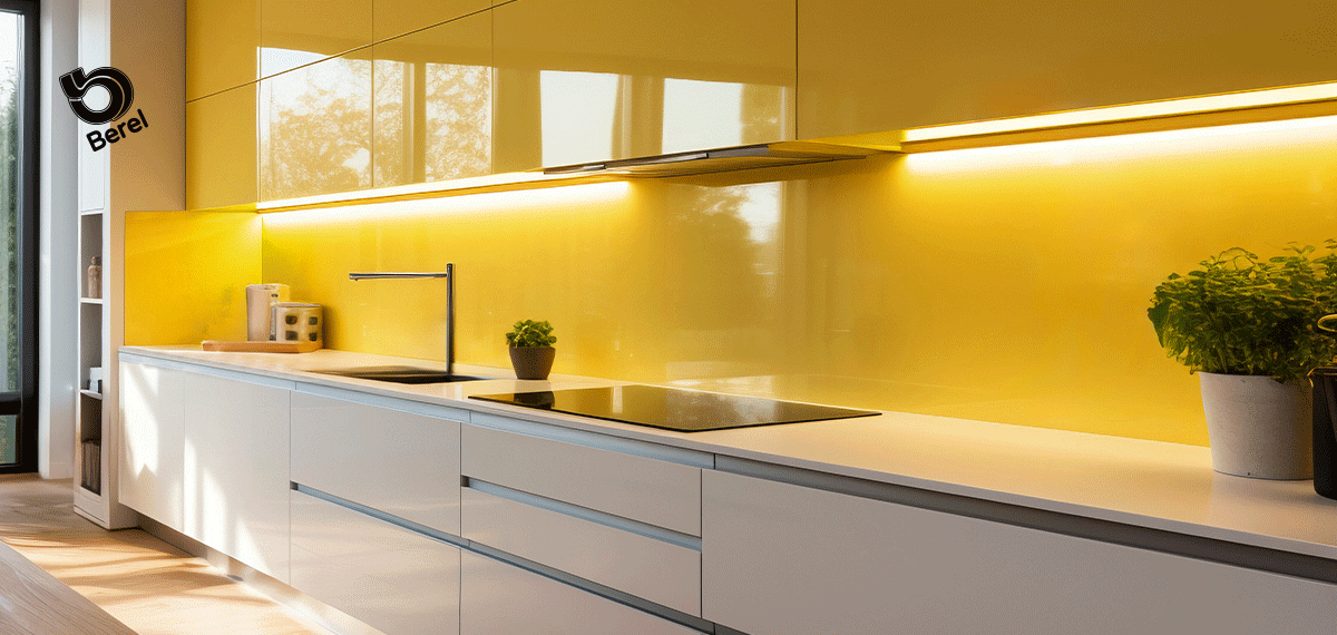 cocina beige con pared amarilla pinturas berel